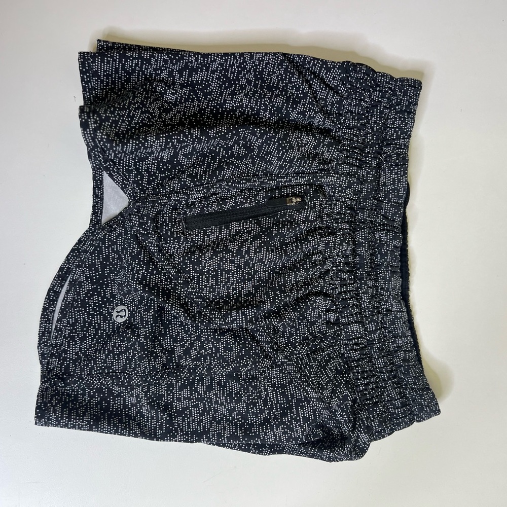 Lululemon Women's Black Athletic Shorts - Size 6 - Picture 10 of 11